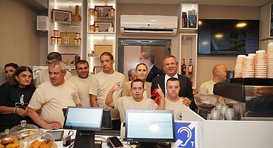 Ayvalık’ta İlk Engelsiz Kafe Hizmete Açıldı